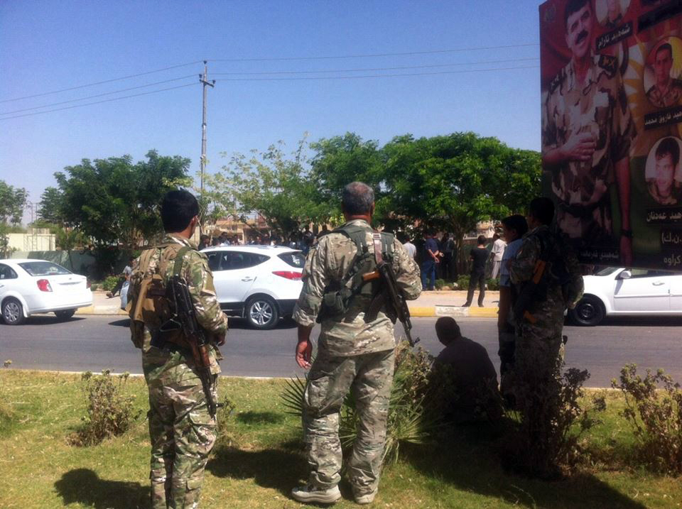 بە وێنە..مامۆستا و فەرمانبەرانی گەرمیان خۆپێشاندان دەكەن